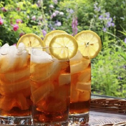 Napi 6 vagy annál több pohár jeges tea nagyon káros a vesékre! Napi 6 vagy annál több pohár jeges tea nagyon káros a vesékre!