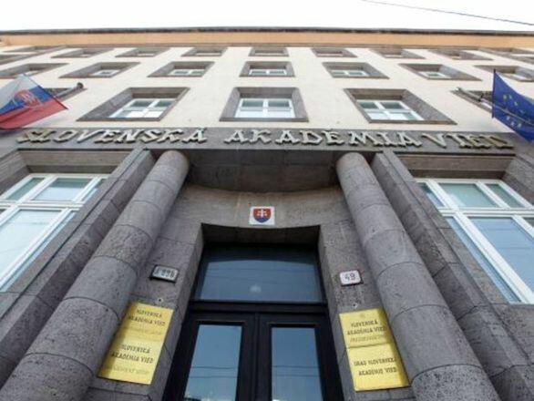 FORRADALMI SIKER FORRADALMI SIKER