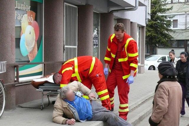 Megtévesztő tünetek! Nem részeg, hanem leesett a cukra! Cukorbetegség tünetei összekeverhetők a részegséggel
