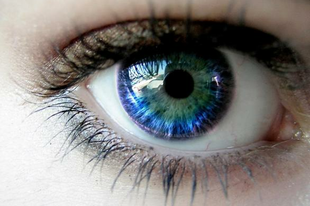 Mi befolyásolja a cukorbetegek látását? Cukorbetegek látását a retinopátia okozta bevérzések mellett leginkább a macula ödéma veszélyezteti, melyet korábban semmilyen eszközzel nem tudtak befolyásolni. Hogy mi a legjobb gyógymód? Íme: