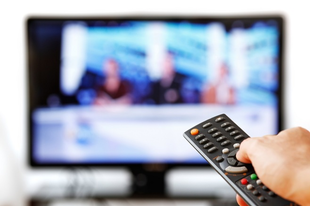 Vigyázz! A TV nézés növeli a diabétesz kockázatát!! Eddig is ismert volt, hogy a TV nézés, a számítógép előtti ülőmunka és általában az ülve történő kommunikálás hátrányai… többek között ezek a tevékenységek növelik a 2-es típusú cukorbetegség kifejlődésének a kockázatát, mégpedig az ülve töltött idő arány